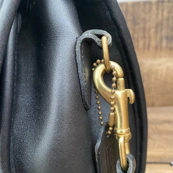 SOLD | Vintage Coach | Manor Bag - Picture 3 of 12